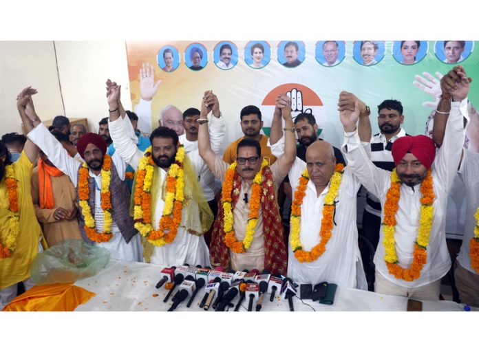 Kissan Cong leaders Deepak Sharma and Bharat Priye during media conference in Jammu. Kissan Cong leaders Deepak Sharma and Bharat Priye during media conference in Jammu.