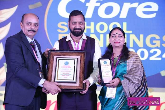 Chairman Sanjeev Gupta and Director Rajni Gupta receiving award at Delhi. Chairman Sanjeev Gupta and Director Rajni Gupta receiving award at Delhi.