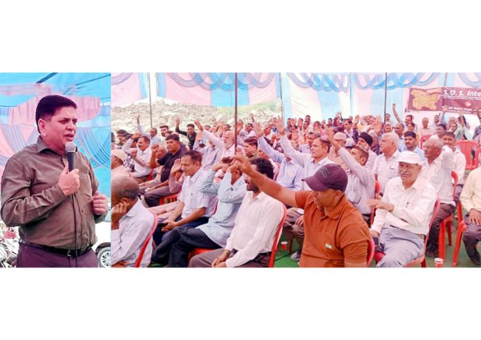 Chairman of SOS International, Rajiv Chuni addressing PoJK refugees during a meeting at Dhanwa village in Rajouri.