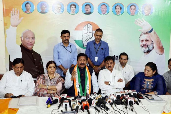 Himachal DyCM and AICC observer, Mukesh Agnihotri, flanked by AICC gen secy I/C J&K, Bharat Sinh Solanki addressing press conference in Jammu. -Excelsior/Rakesh Himachal DyCM and AICC observer, Mukesh Agnihotri, flanked by AICC gen secy I/C J&K, Bharat Sinh Solanki addressing press conference in Jammu. -Excelsior/Rakesh