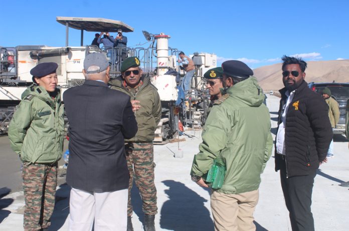 DGBR Lt Gen Srinivasan interacting with engineers of Project Himank at LAC in Eastern Ladakh. DGBR Lt Gen Srinivasan interacting with engineers of Project Himank at LAC in Eastern Ladakh.