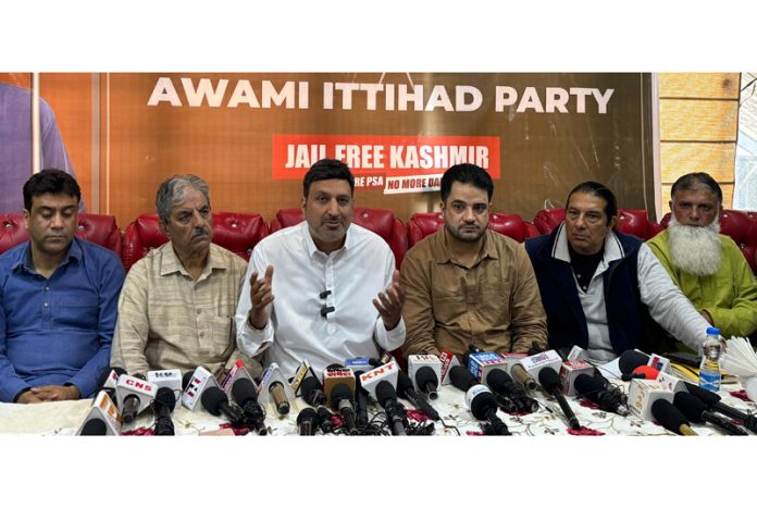 Former KCC&I president Sheikh Ashiq addressing media after formally joining Er. Rashid’s AIP in Srinagar. —Excelsior/Shakeel