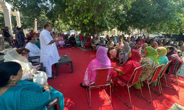 Former Minister and BJP candidate from Vijaypur Assembly segment, Chander Parkash Ganga addressing a women Sammelan at Seelam Khadergal in Bari Brahmana on Sunday. Former Minister and BJP candidate from Vijaypur Assembly segment, Chander Parkash Ganga addressing a women Sammelan at Seelam Khadergal in Bari Brahmana on Sunday.