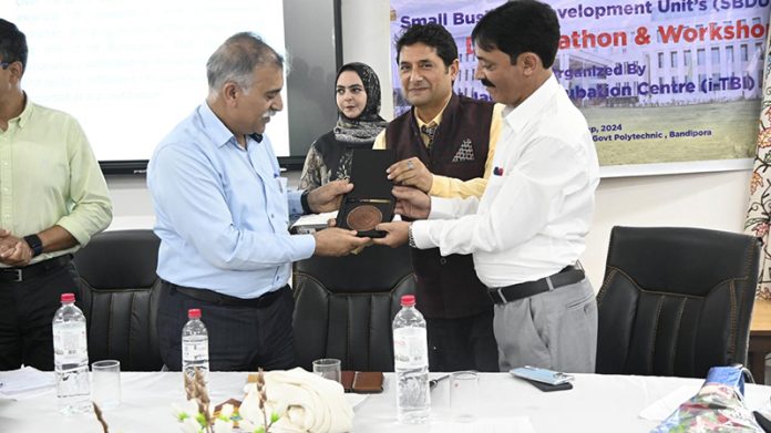 Principal of Govt Polytechnic College, Bandipora Javid Iqbal, felicitating Manzoor Ahmad Qadri, DC Bandipora on Monday.