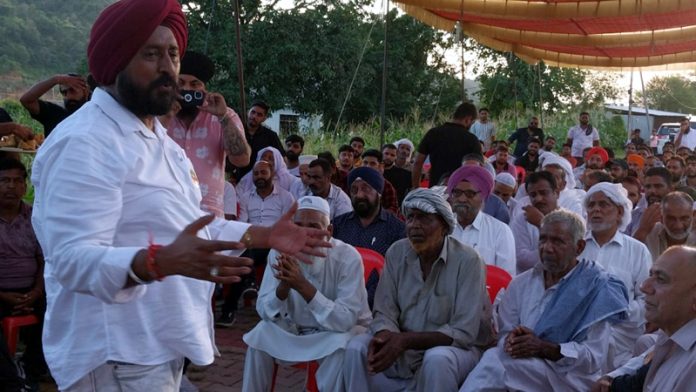 Cong leader Taranjit Singh Tony addressing a public meeting in Jammu on Tuesday. Cong leader Taranjit Singh Tony addressing a public meeting in Jammu on Tuesday.