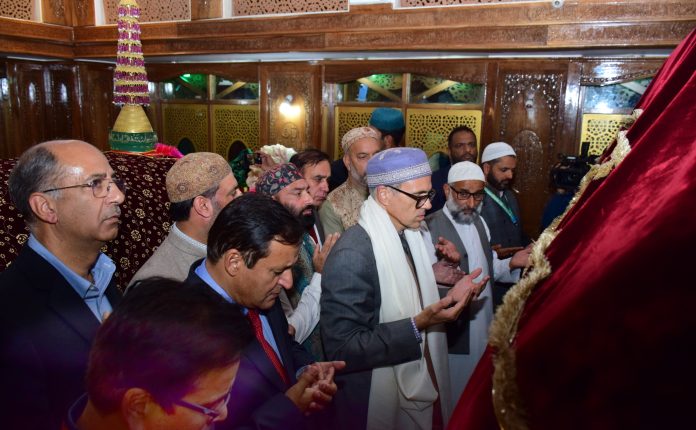 Chief Minister Omar Abdullah pays obeisance at Charar-i-Sharief on Urs of Sheikh Nooruddin Noorani (RA)-30