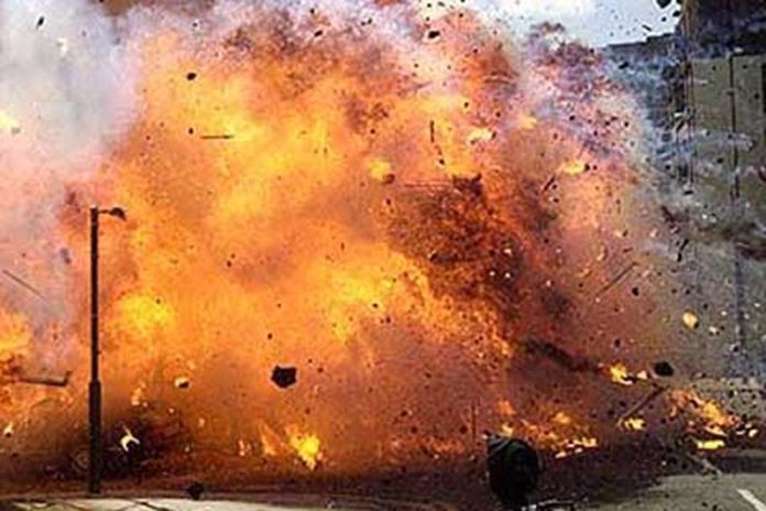 Cop injured in blast at court complex