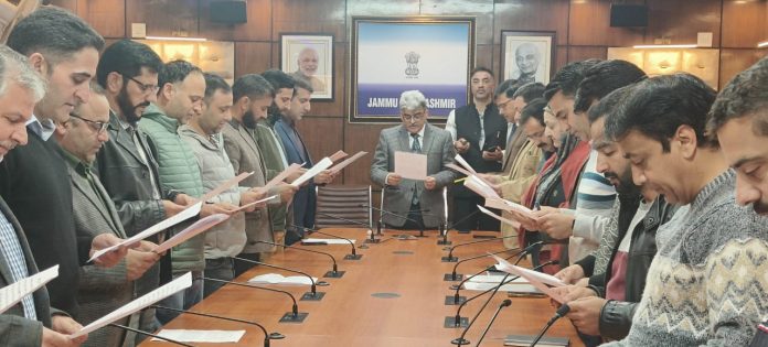 Dulloo administers ‘Unity Pledge’ to Civil Secretariat employees-31