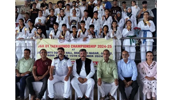 Taekwondo players posing along with dignitaries during the closing ceremony.
