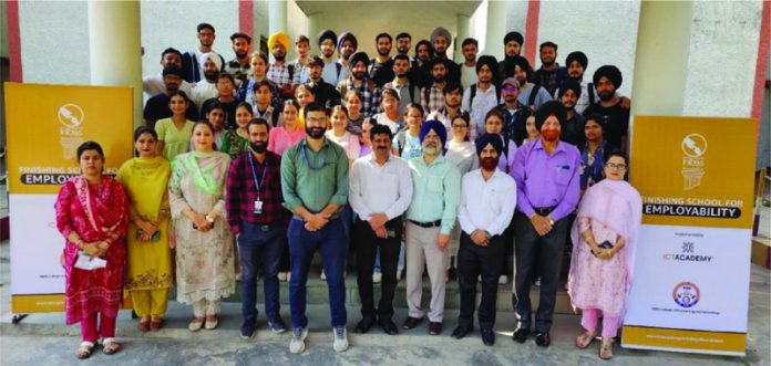 Students and experts during the programme Students and experts during the programme