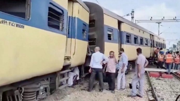 derailed train mumbai