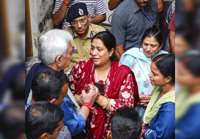 LG Manoj Sinha Visits Family Of Martyr Civilian Shashi Abrol In Jammu LG Manoj Sinha Visits Family Of Martyr Civilian Shashi Abrol In Jammu