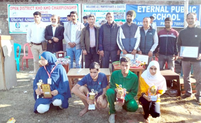 Players posing along with trophies and dignitaries. Players posing along with trophies and dignitaries.