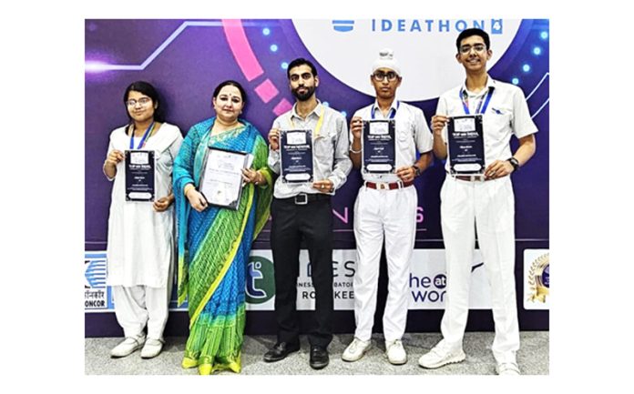 Principal APS Ratnuchak Sonal Sharma posing along with students and certificates.