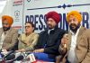 Doctors from Amandeep BR Medicity addressing a press conference in Srinagar on Friday. -Excelsior/Shakeel