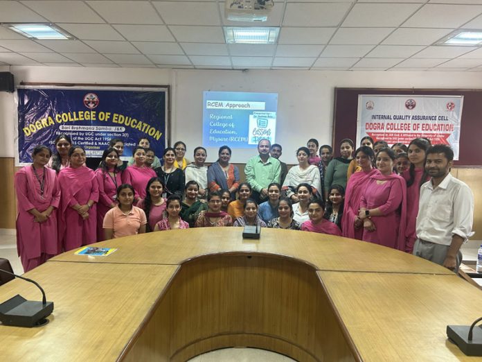 Students of Dogra College posing along with dignitaries. Students of Dogra College posing along with dignitaries.