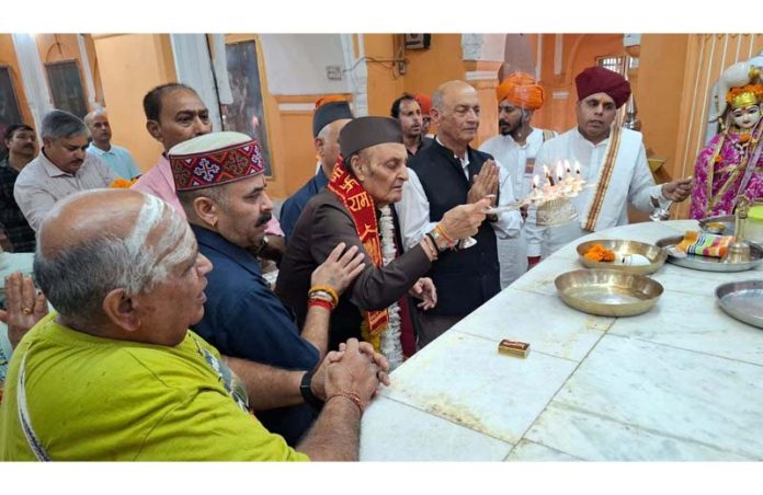 Dr Karan Singh, Chairman of the J&K Dharmarth Trust paying obeisance at Ranbireshwar Temple in Jammu on Thursday. Dr Karan Singh, Chairman of the J&K Dharmarth Trust paying obeisance at Ranbireshwar Temple in Jammu on Thursday.