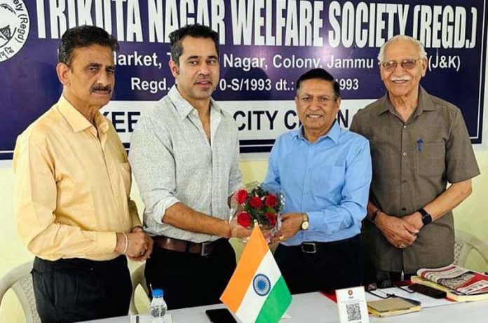 Office bearers of Trikuta Nagar Welfare Society during a meeting with AEE PDD.