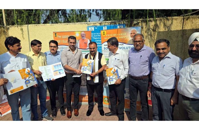 MLA Bahu, Vikram Randhawa posing for a group photograph with others after registering for PM Surya Ghar Scheme. MLA Bahu, Vikram Randhawa posing for a group photograph with others after registering for PM Surya Ghar Scheme.