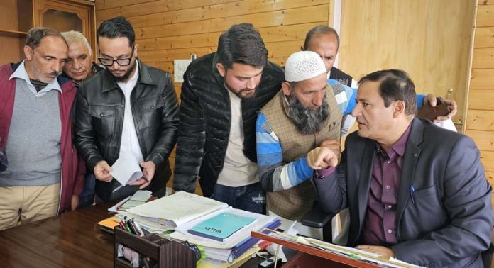 Minister Javid Dar meeting with a delegation on Thursday.