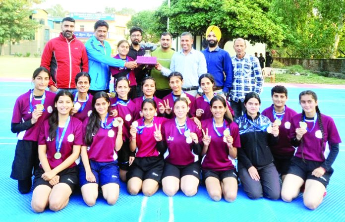 Dignitaries posing along with winning team at Jammu University.