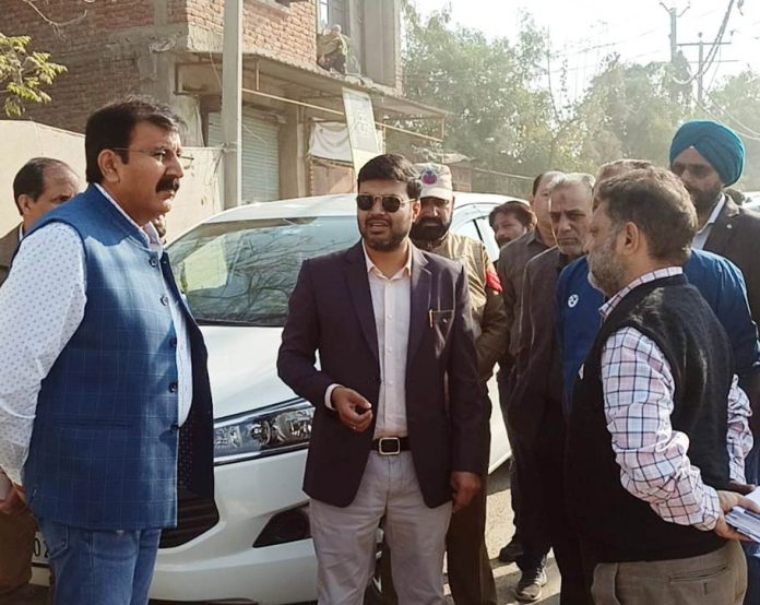 MLA, Commissioner JMC inspect developmental works, sanitation in Ward No. 32