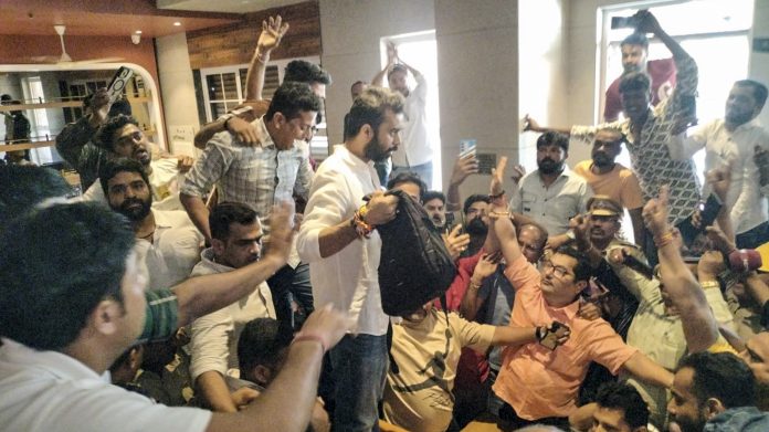 BJP general secretary Vinod Tawde in “cash-for-votes” drama; party rubbishes claim