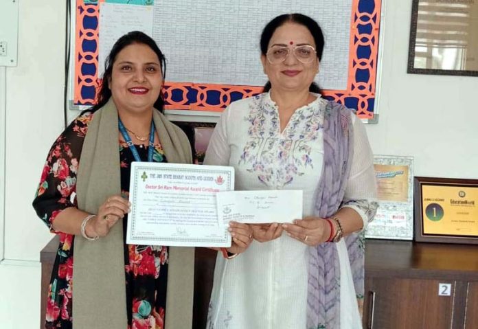 Gitanjali Anand of Jammu Sanskriti School displays Dr. Sri Ram Memorial Award she received from J&K Bharat Scouts and Guides Association.