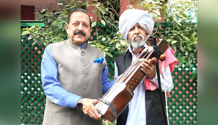 Dr Jitendra Presents 'Sarangi' To 'Mann Ki Baat' Fame Udhampur Artist Dr Jitendra Presents 'Sarangi' To 'Mann Ki Baat' Fame Udhampur Artist