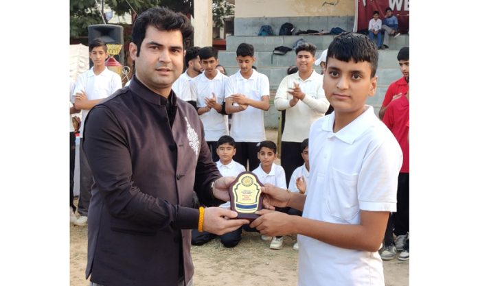 Chief guest presenting trophy to man of the match player.