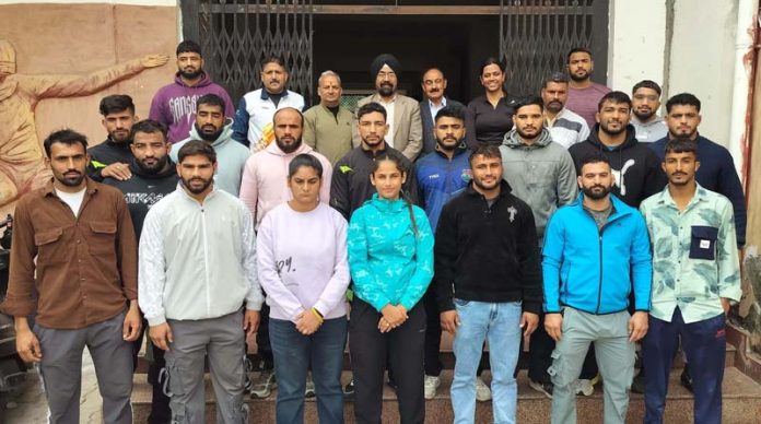 Selected wrestlers posing along with dignitaries.