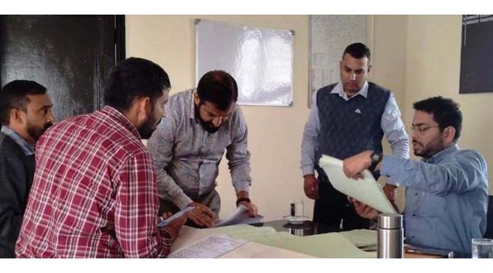 DC conducting surprise inspection at Tehil Office Suchetgarh on Thursday.