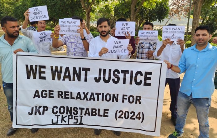 Overaged JKP SI aspirants staging a demonstration in Jammu on Tuesday. —Excelsior/Rakesh Overaged JKP SI aspirants staging a demonstration in Jammu on Tuesday. —Excelsior/Rakesh