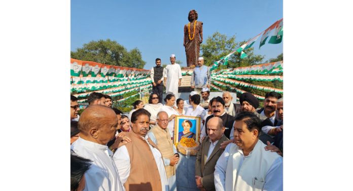 Cong leaders paying tribute to Indira Gandhi on her birth anniversary at Jammu. — Excelsior/Rakesh