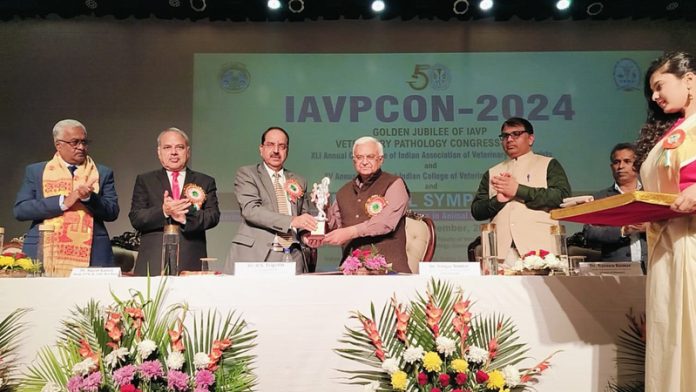 SKUAST -Jammu VC presenting award of outstanding contribution in the field of Veterinary Pathology.