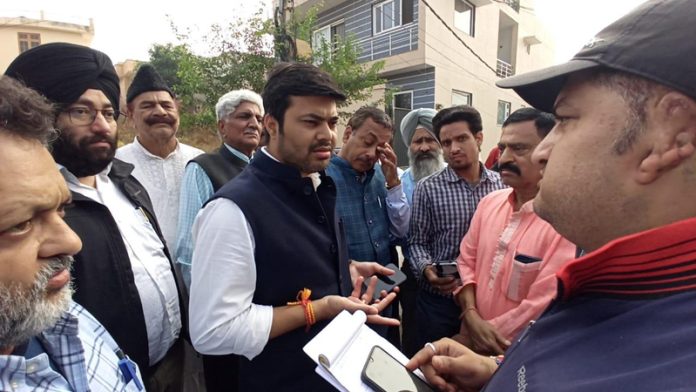 JMC Commissioner meeting with residents of Upper Roop Nagar during visit to the area. JMC Commissioner meeting with residents of Upper Roop Nagar during visit to the area.