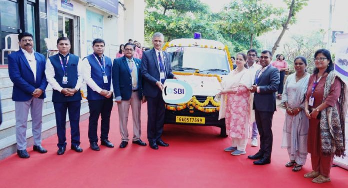 Dignitaries from SBI Foundation launching 'Sanjeevani' ambulance service in Goa. Dignitaries from SBI Foundation launching 'Sanjeevani' ambulance service in Goa.