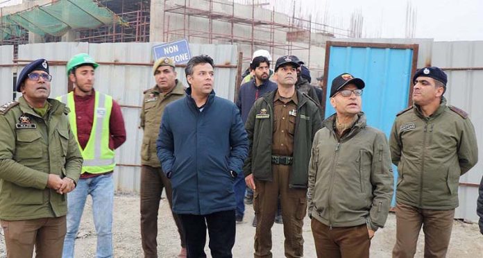 DC and SSP during visit to Bemina Srinagar on Sunday.