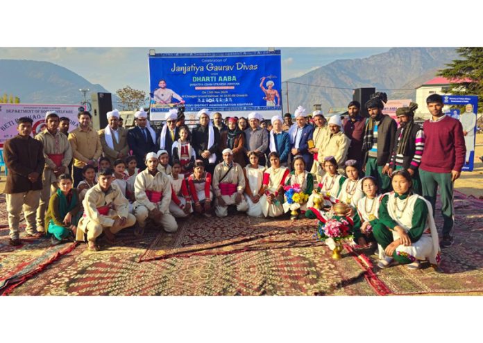 Dignitaries and participants of Mega Tribal Fest at Kishtwar. Dignitaries and participants of Mega Tribal Fest at Kishtwar.