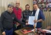 Members of Trikuta Nagar Welfare Society handing over a memorandum to Vikram Randhawa, MLA Bahu constituency on Monday.