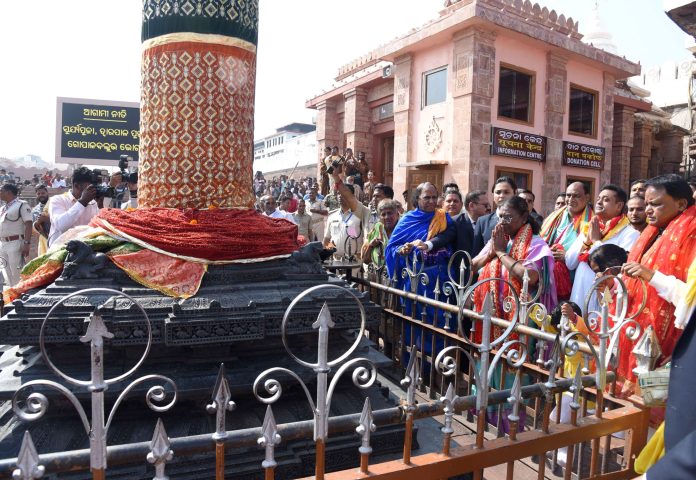 President Murmu offers prayers at Shree Jagannath Temple