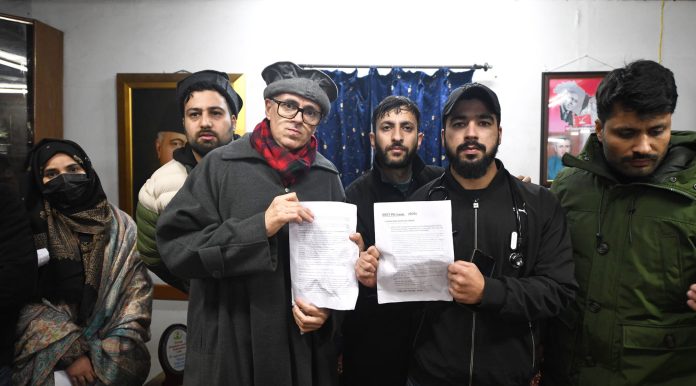 CM Abdullah meets students protesting against reservation policy