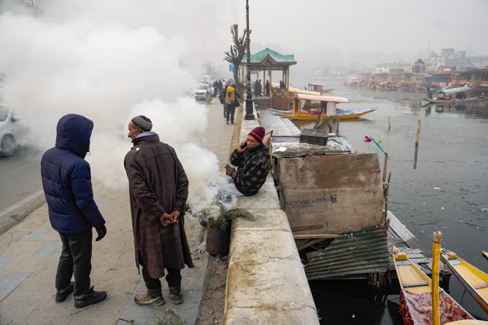 Intense Cold Wave Conditions In Kashmir, Srinagar Records Minus 7.3 Degrees Celsius