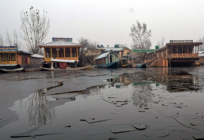 Frosty conditions prevail in Dal lake as mercury dips in Srinagar. -Excelsior/Shakeel Frosty conditions prevail in Dal lake as mercury dips in Srinagar. -Excelsior/Shakeel