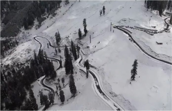 J&K | Doda Receives Fresh Snowfall, Attracts Tourists From Across India
