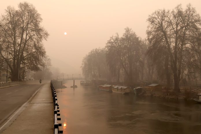 Amid Forecast Of Snowfall, Temp Witness Fall But Stayed Below Freezing Point In Kashmir