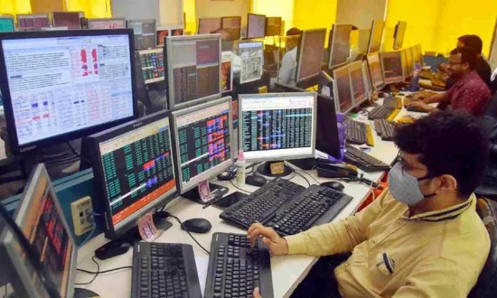 Sensex, Nifty end on flat  note amid volatile trade
