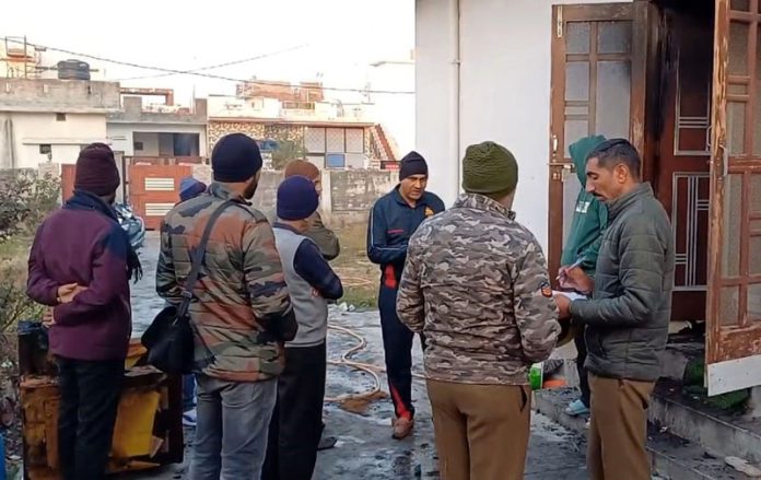 Police collecting evidence from the rented accommodation of former DySP in Shiv Nagar, Kathua. -Excelsior /Madan