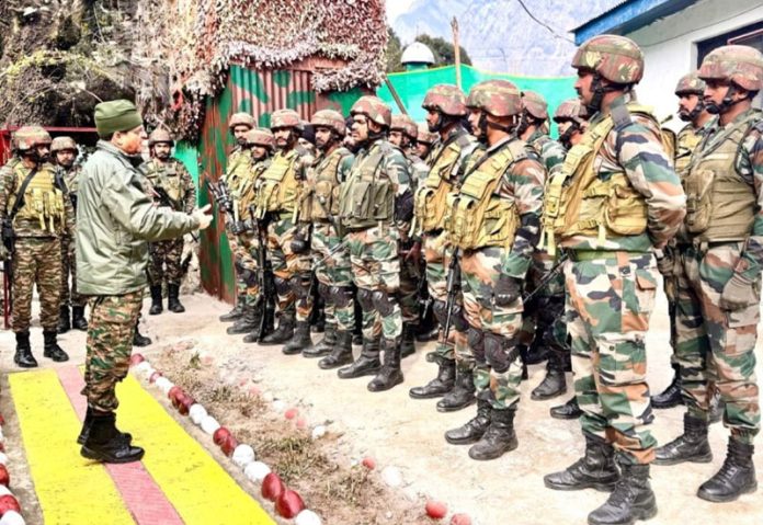 GOC Nagrota Corps Lt Gen Navin Sachdeva interacting with troops during his visit to Kishtwar district on Tuesday. GOC Nagrota Corps Lt Gen Navin Sachdeva interacting with troops during his visit to Kishtwar district on Tuesday.