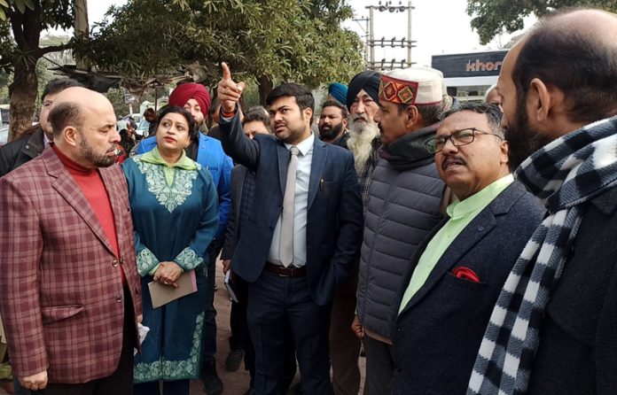 Commissioner JMC taking stock of sanitation scenario in Jammu South. Commissioner JMC taking stock of sanitation scenario in Jammu South.
